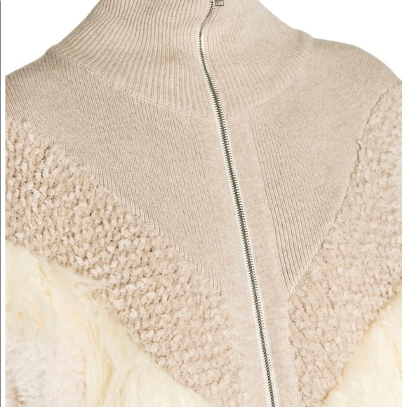 Over sized look.  Can pass for a dress with leggings. - Picture 3 of 4